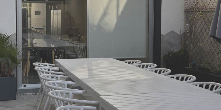 Contamos con cocina y patio en la oficina